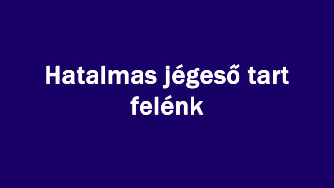 Hatalmas jégeső tart felénk